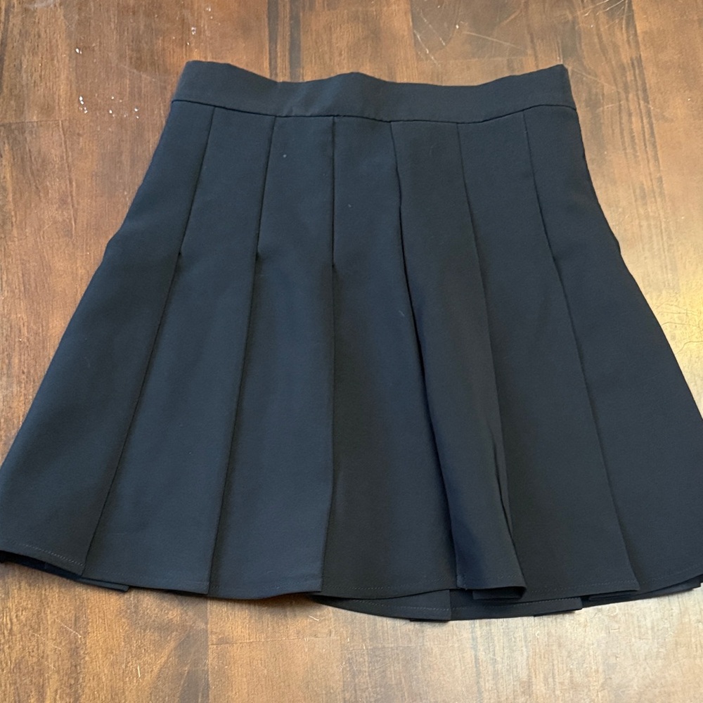 SHEIN Classic Black Pleated Skirt